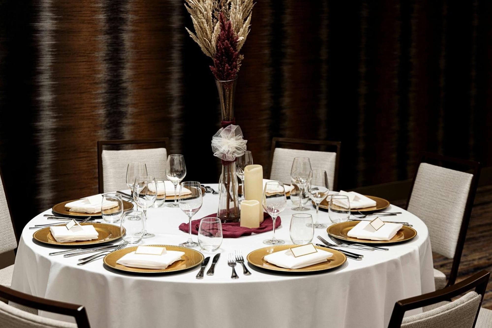 Courtyard By Marriott Dallas Downtown/Reunion District Esterno foto