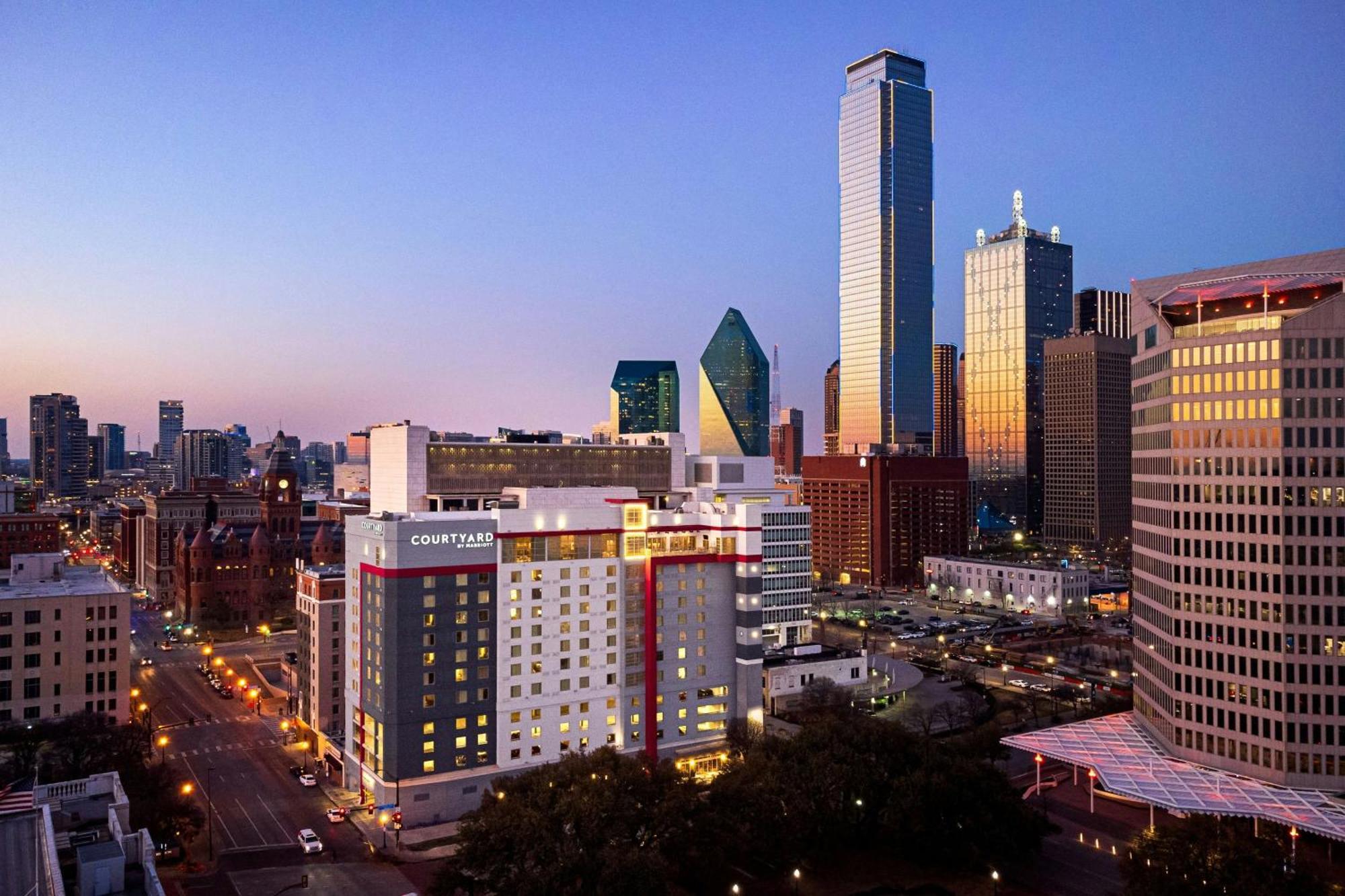 Courtyard By Marriott Dallas Downtown/Reunion District Esterno foto