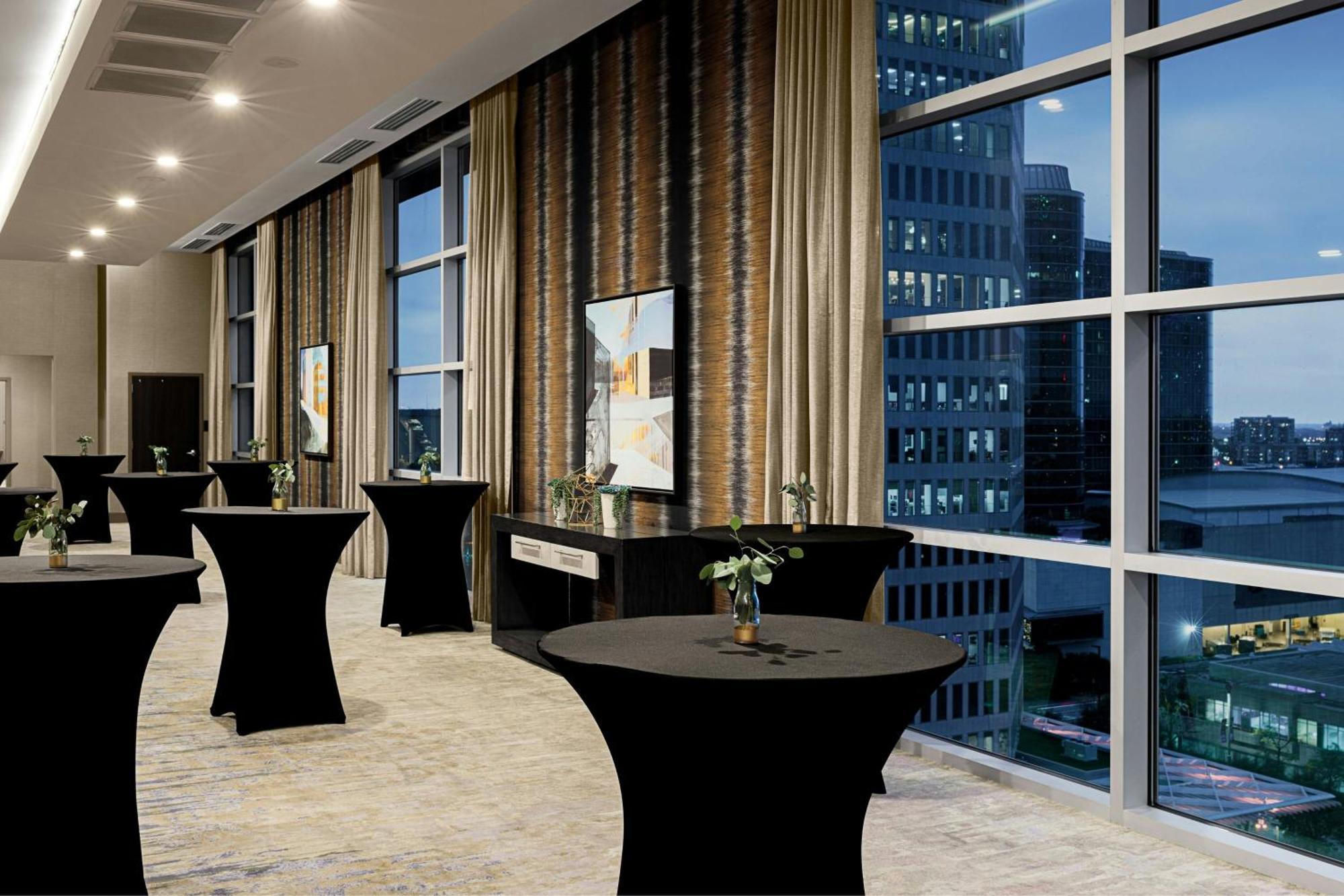 Courtyard By Marriott Dallas Downtown/Reunion District Esterno foto