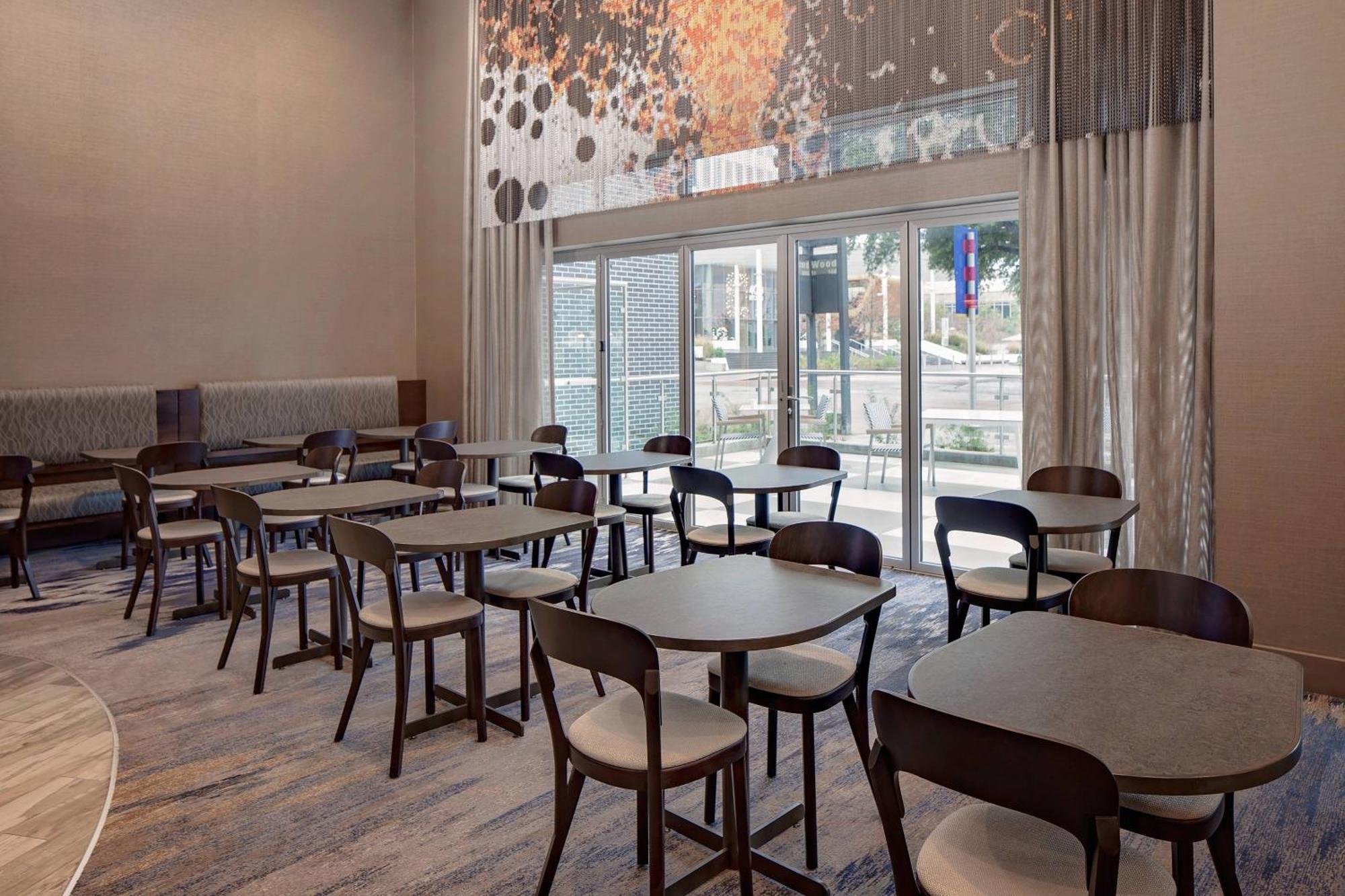 Courtyard By Marriott Dallas Downtown/Reunion District Esterno foto