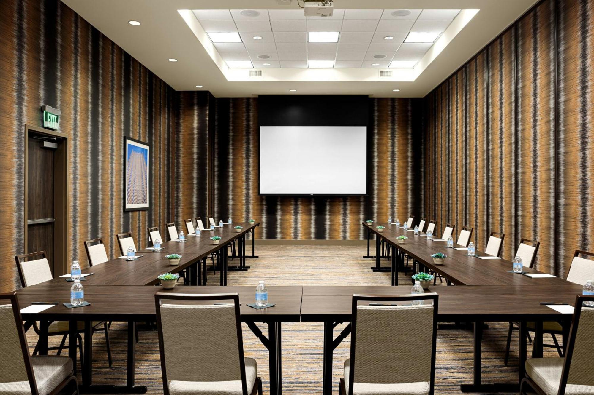 Courtyard By Marriott Dallas Downtown/Reunion District Esterno foto