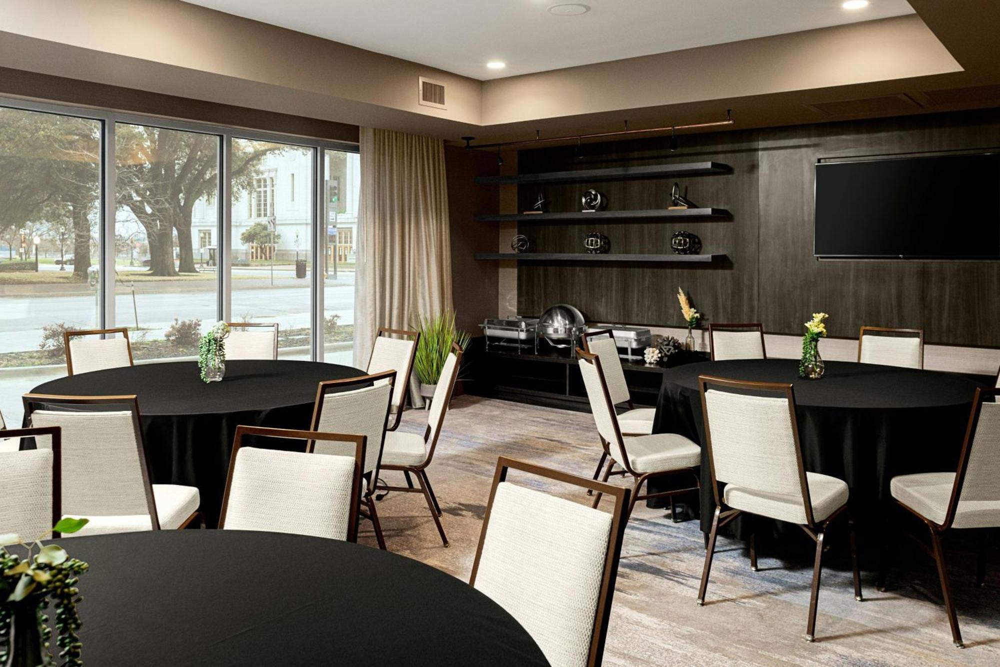 Courtyard By Marriott Dallas Downtown/Reunion District Esterno foto