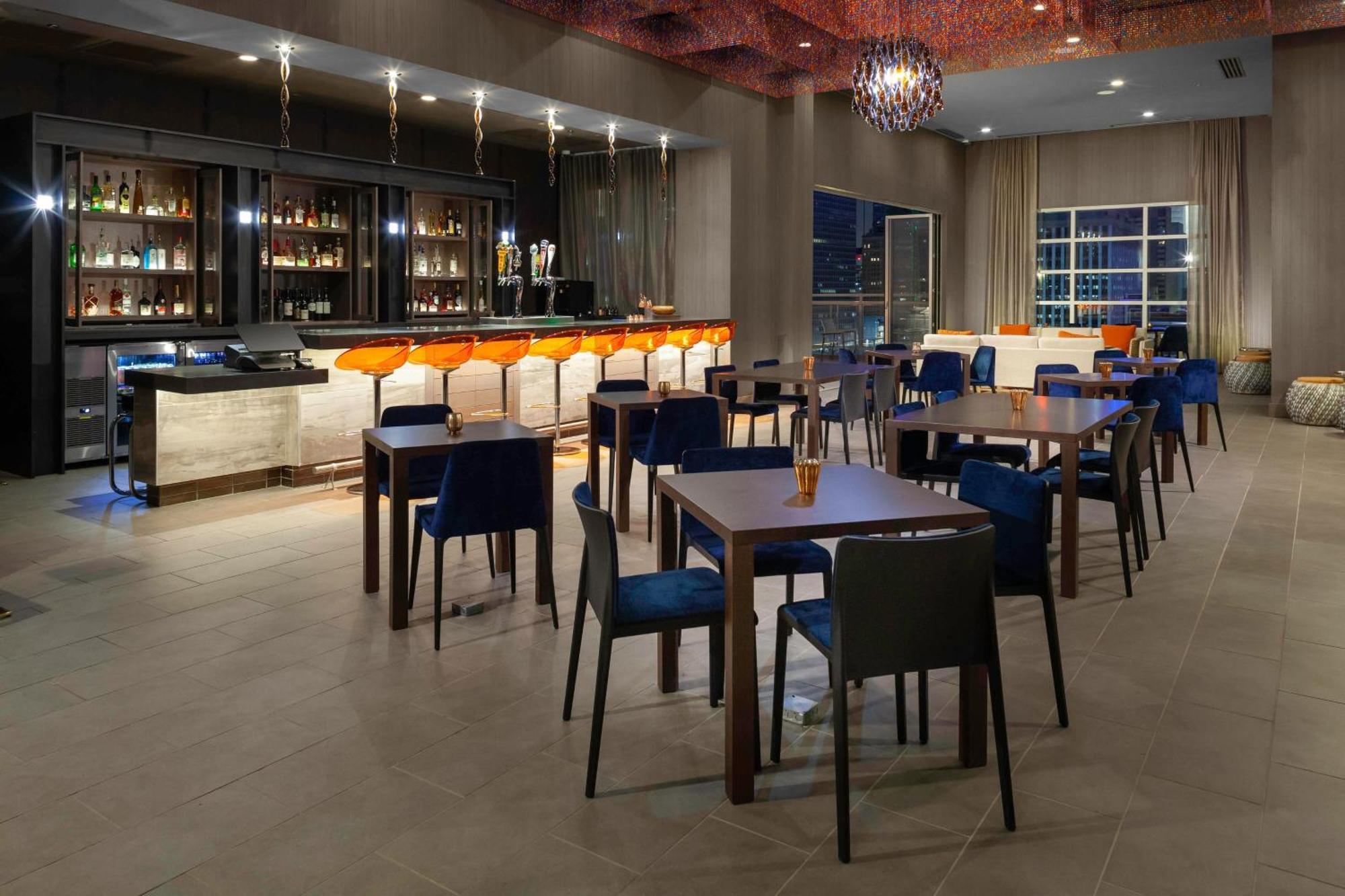 Courtyard By Marriott Dallas Downtown/Reunion District Esterno foto