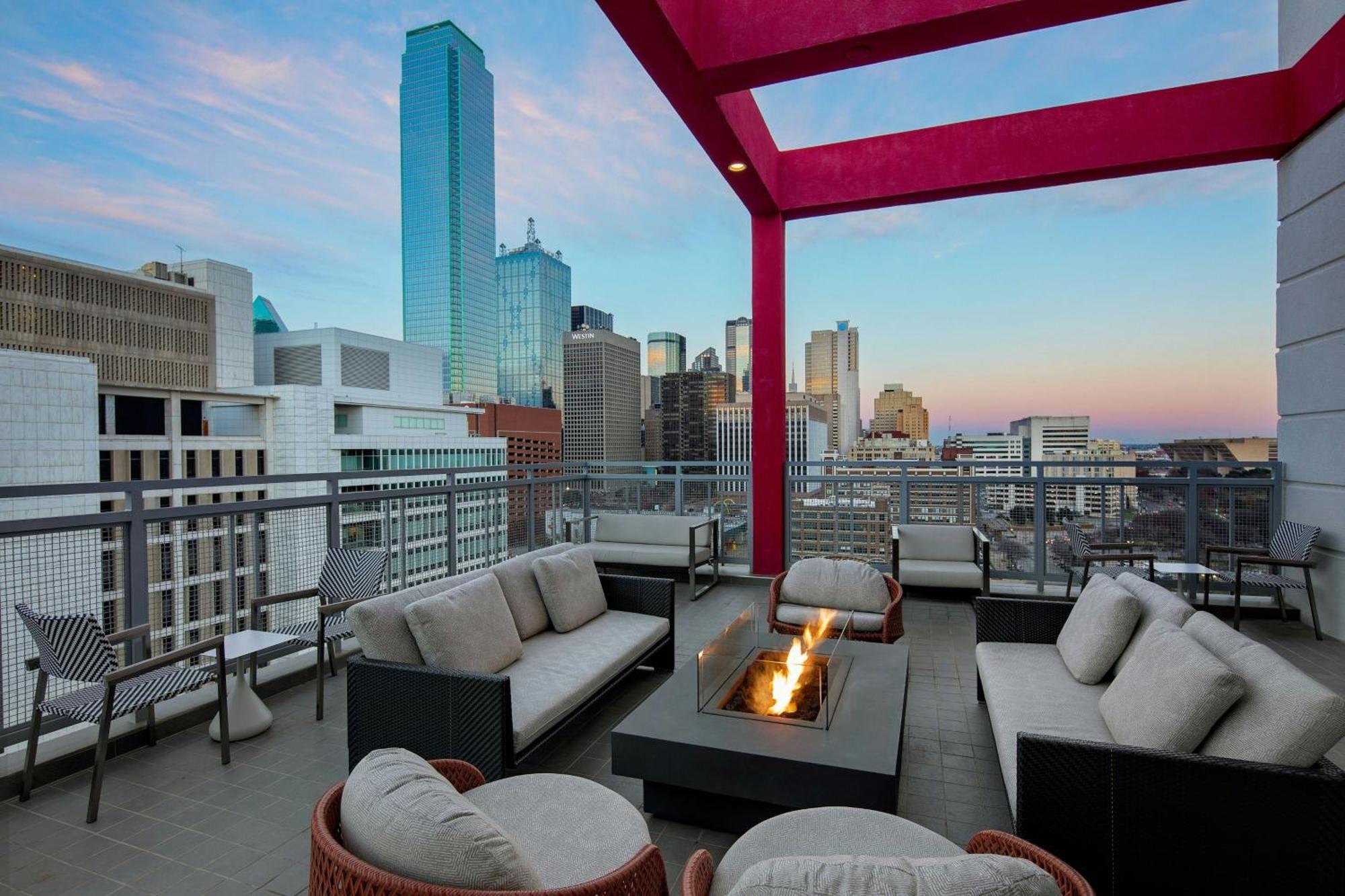 Courtyard By Marriott Dallas Downtown/Reunion District Esterno foto