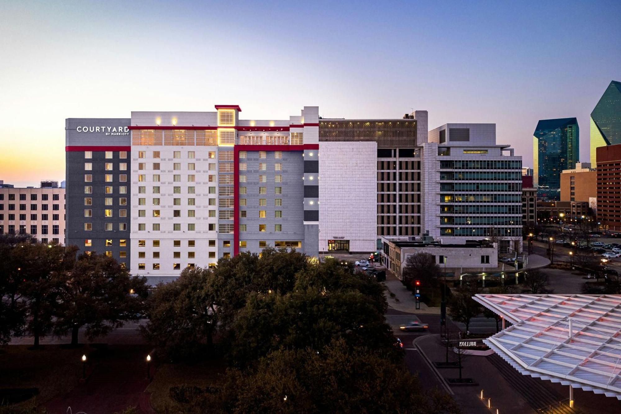 Courtyard By Marriott Dallas Downtown/Reunion District Esterno foto