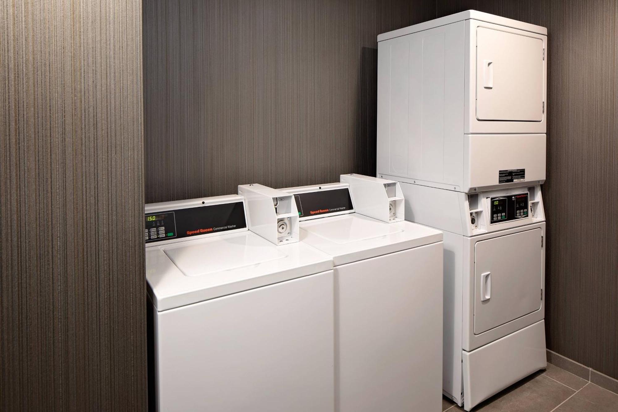 Courtyard By Marriott Dallas Downtown/Reunion District Esterno foto