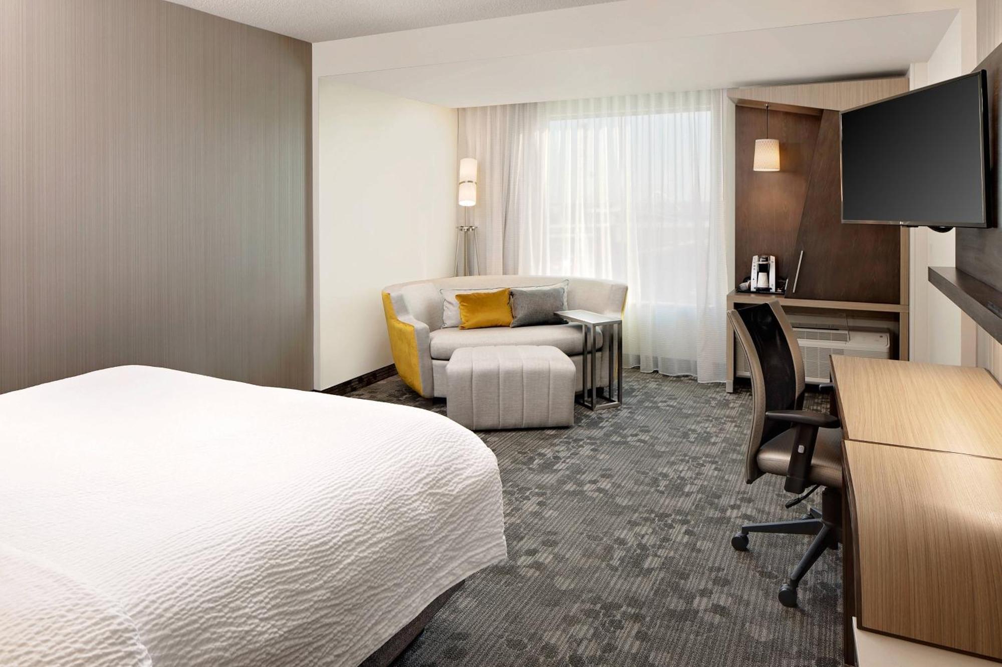 Courtyard By Marriott Dallas Downtown/Reunion District Esterno foto