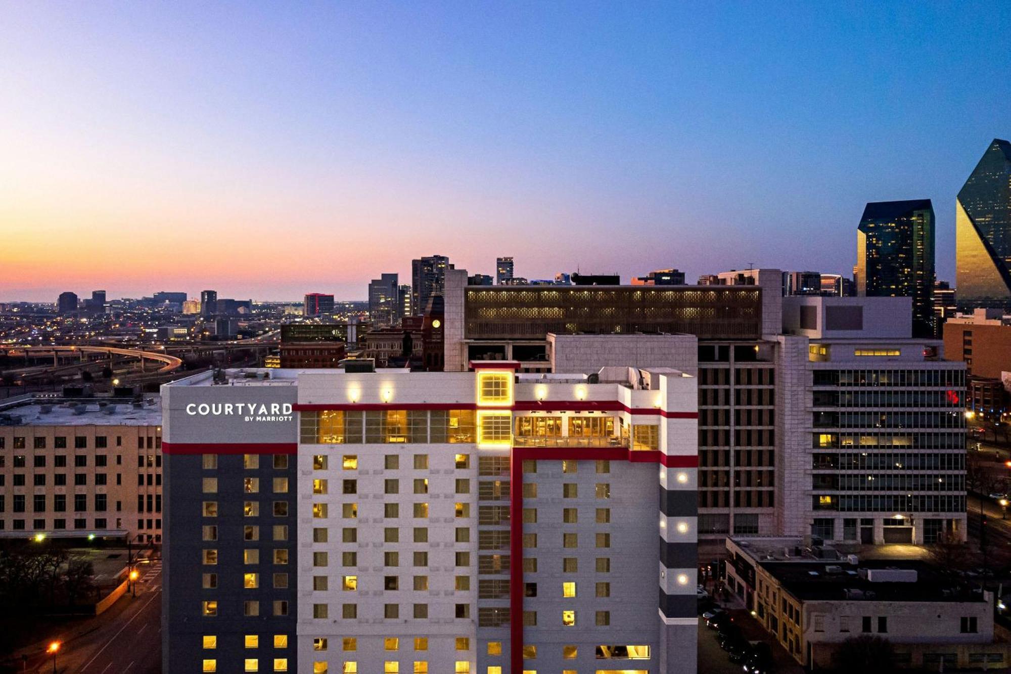 Courtyard By Marriott Dallas Downtown/Reunion District Esterno foto