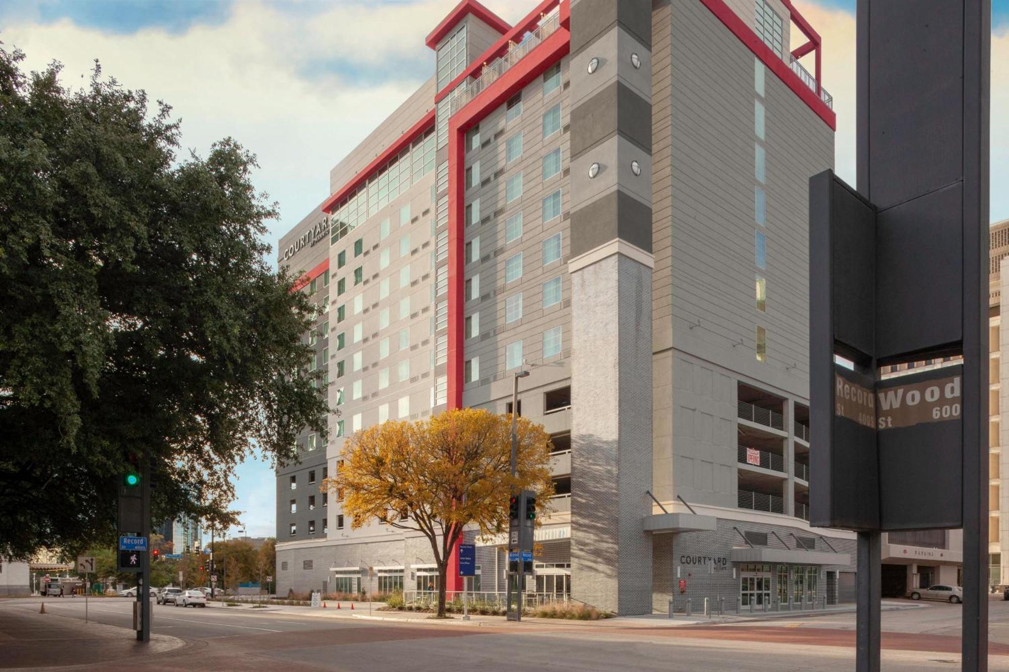 Courtyard By Marriott Dallas Downtown/Reunion District Esterno foto